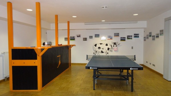 Jugendraum mit Tischtennisplatte