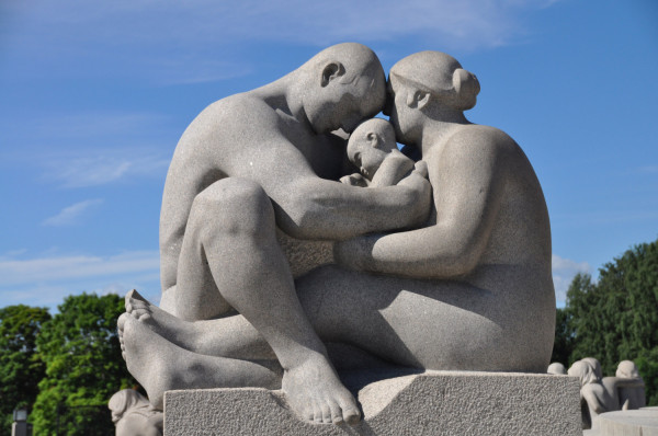 Bild: Michael Bogedain (Foto) | Gustav Vigeland (Skulptur), in: Pfarrbriefservice.de